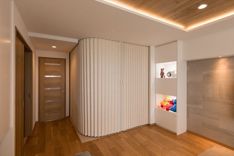 マンションから山を望む