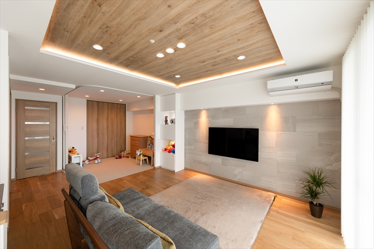 マンションから山を望む