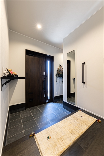 優しい光が差し込むモダンな住まい