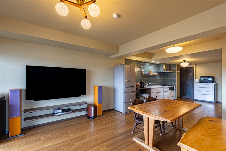 好きなものに囲まれた、木のぬくもりLDK